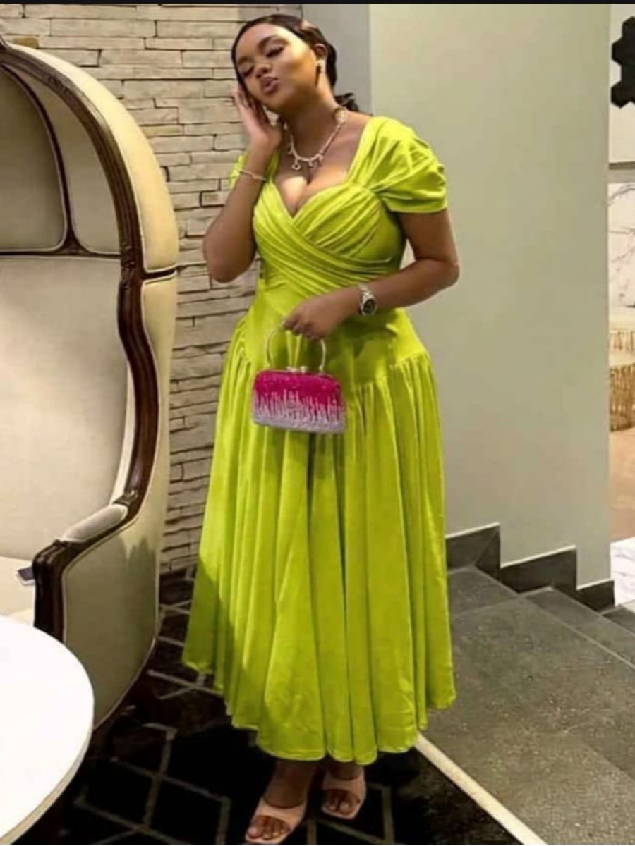 Plus Size Sweetheart Pleated Midi Dress