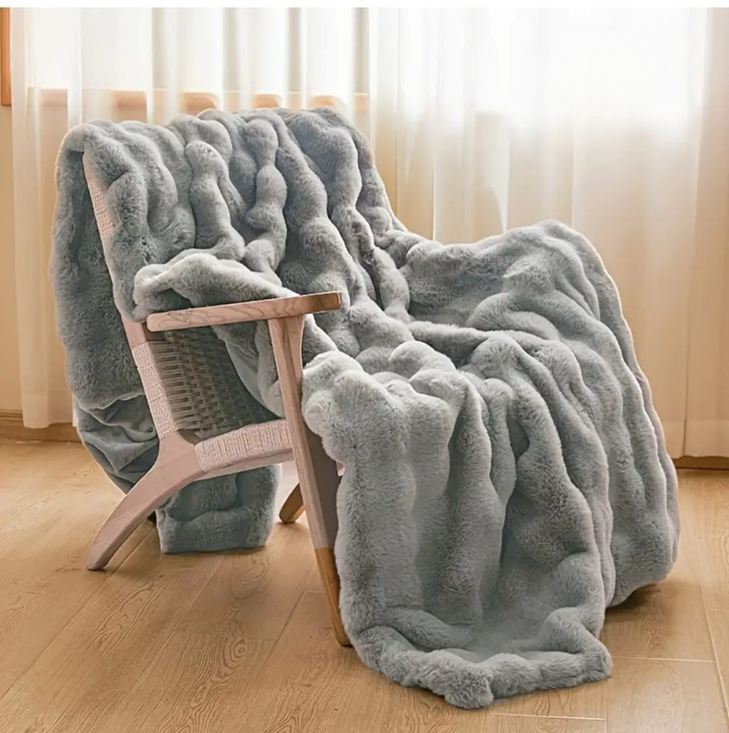 Luxury Rippled Faux Fur Throw Blanket