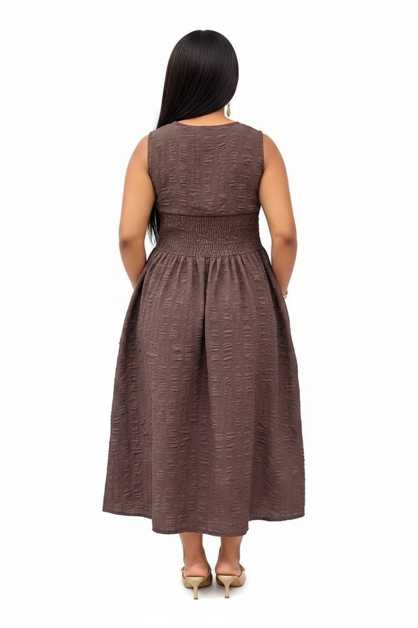 Back view - Textured Sleeveless Midi Dress
